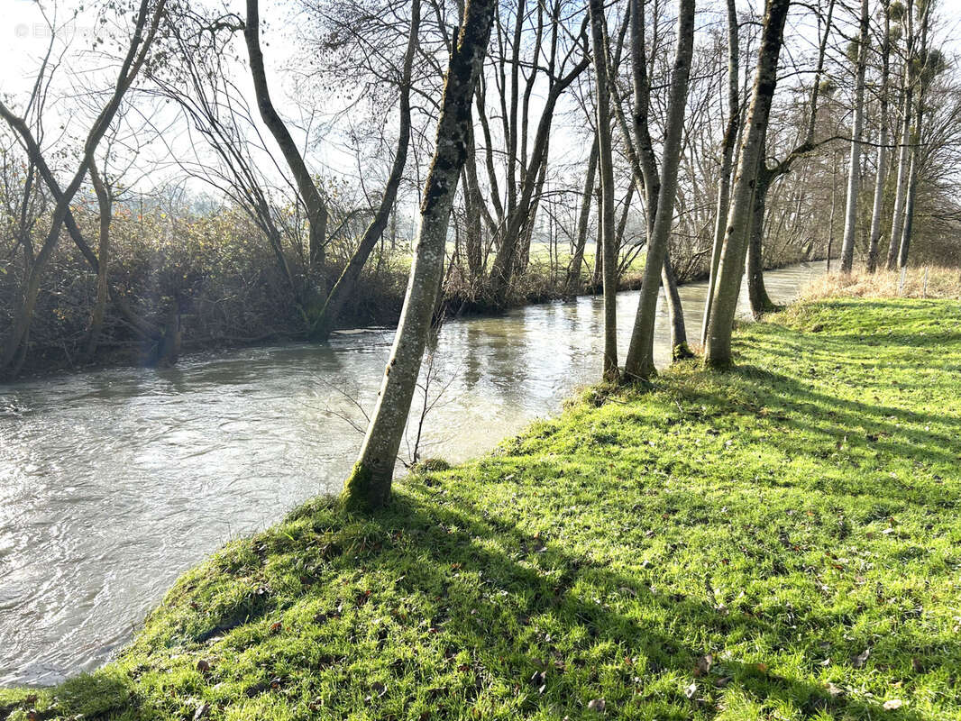 Terrain à LA CELLE-SUR-NIEVRE