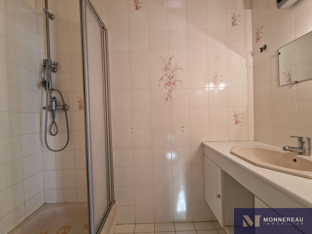 Maison à MONTMOREAU-SAINT-CYBARD