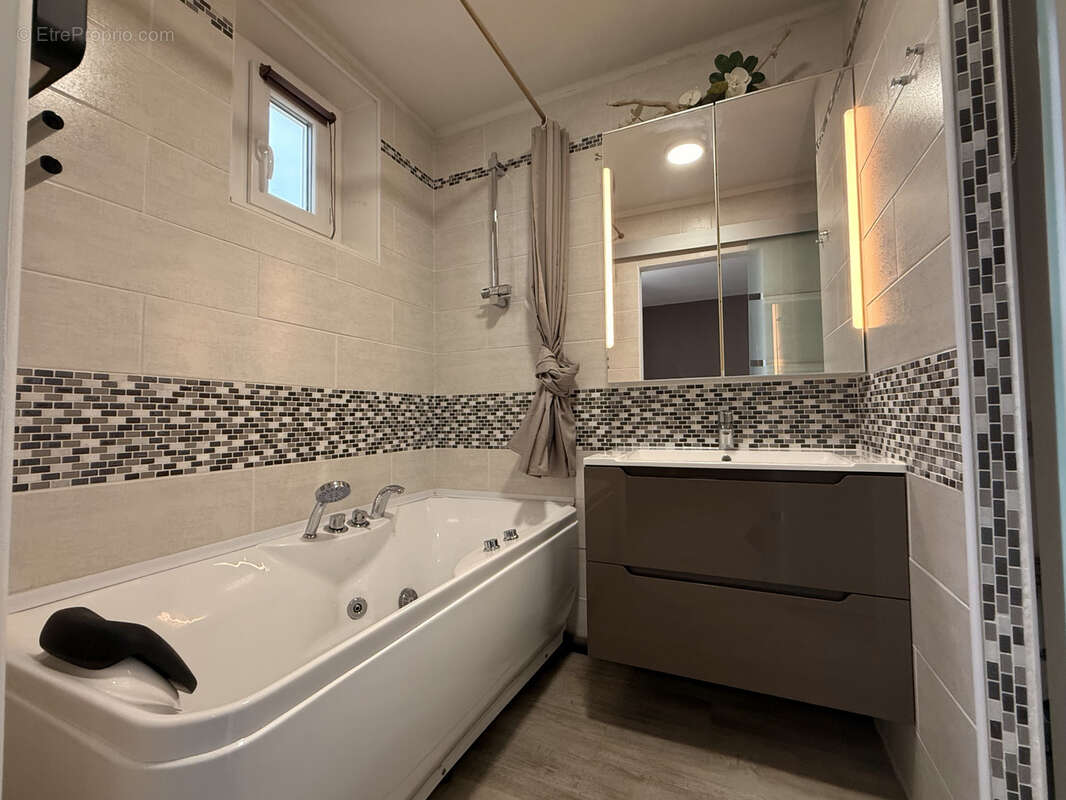 Appartement à MALLEMORT