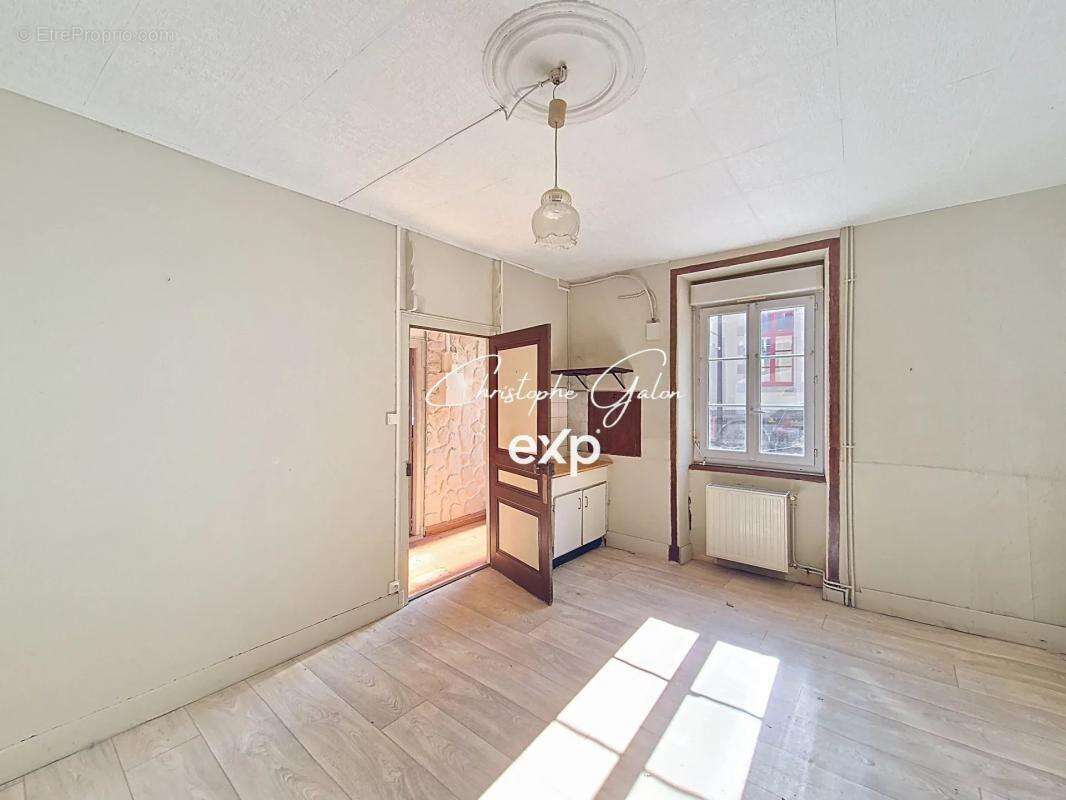 Maison à SAUVIAT-SUR-VIGE