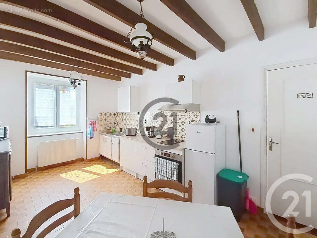Maison 296 m² à Escamps  - photo 3