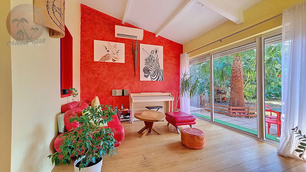 CANNES-LA-BOCCA à vendre maison 6 pièces de 131 m2 sur un terrain de 386 m2 avec piscine hors sol - photo 4