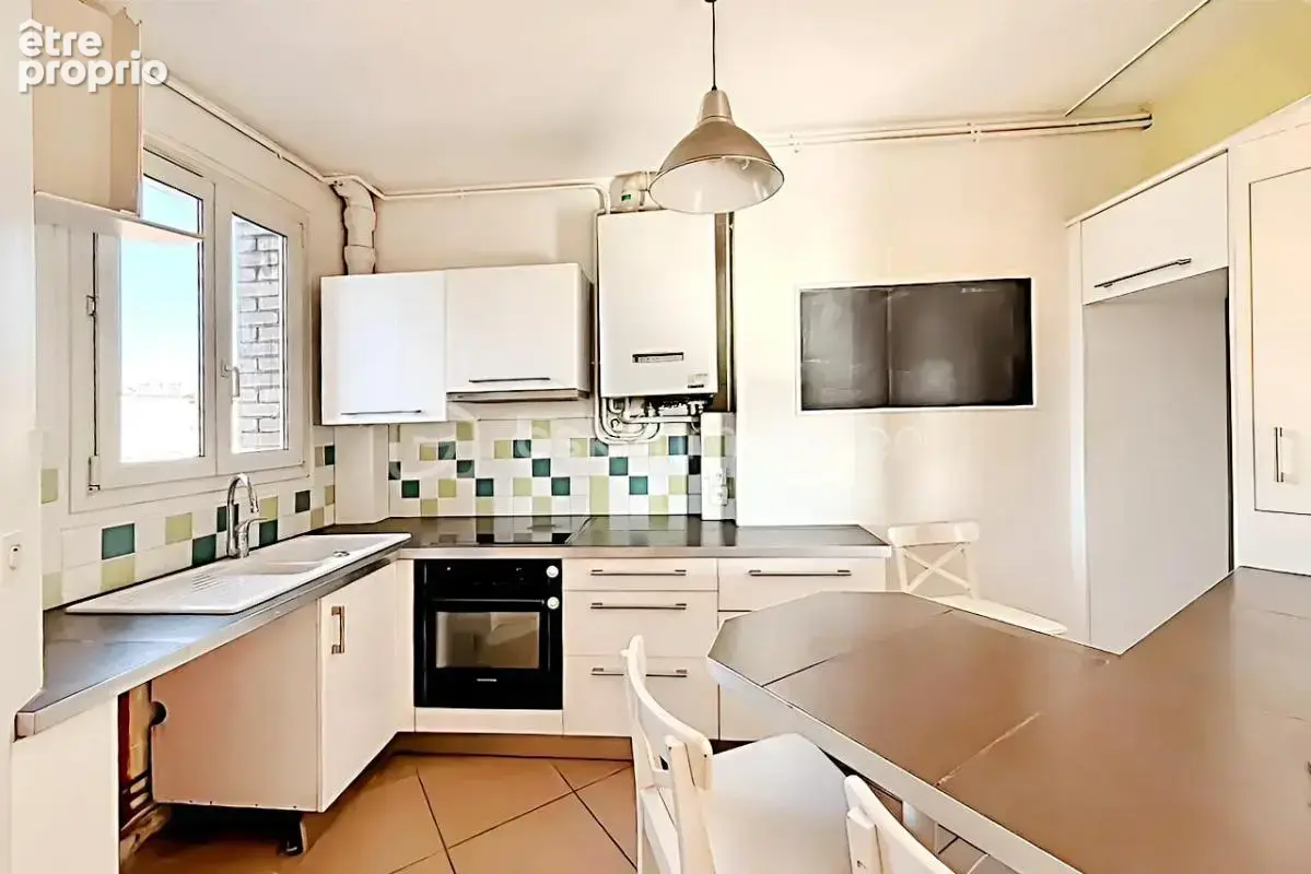 Trois pieces dernier etage, soleil, vue degagee - photo 10