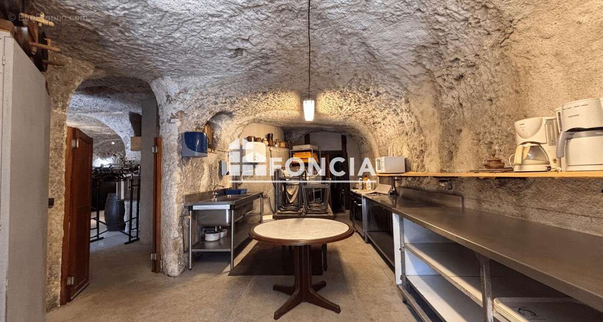Cave et terrain constructible exceptionnel - photo 5