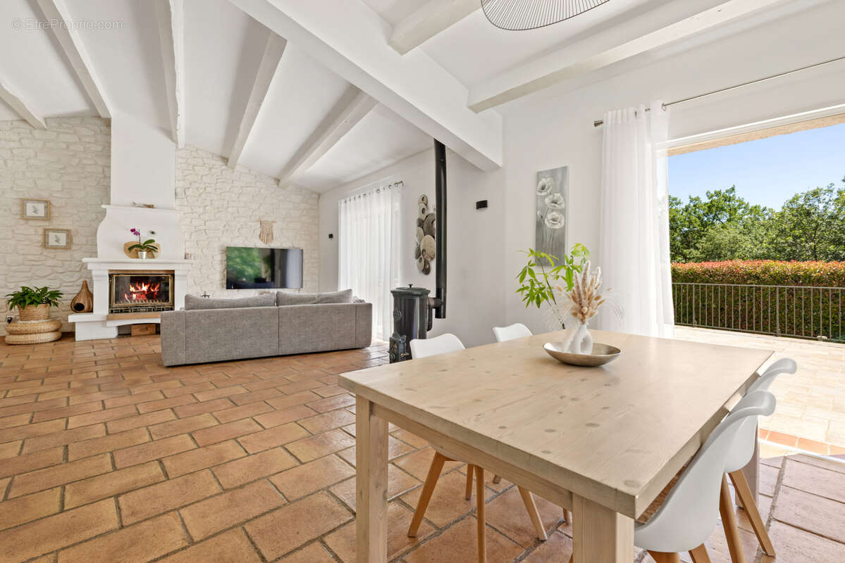 Maison à TOURRETTES-SUR-LOUP