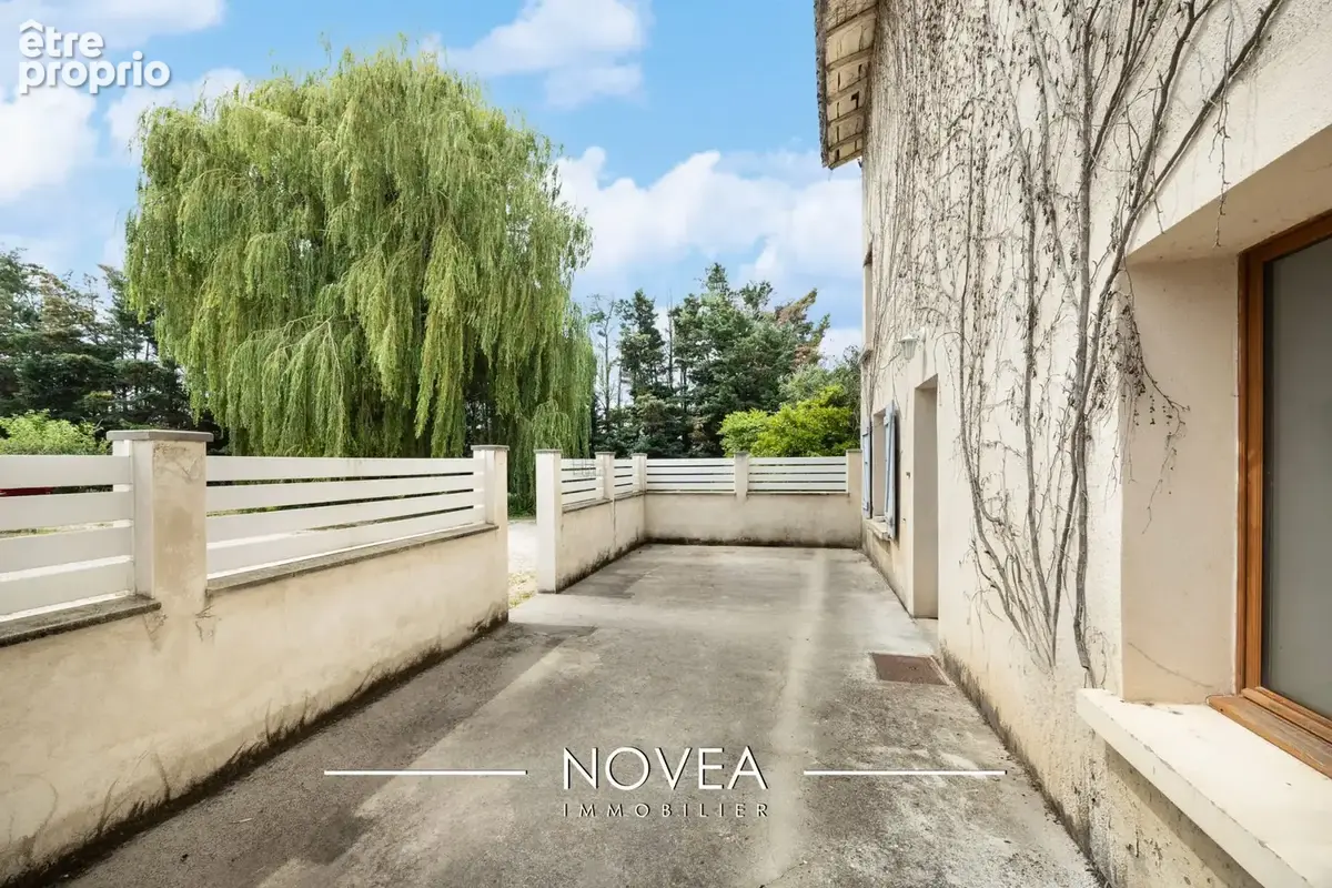Maison 95 m² à Neuville-Sur-Saone  - photo 2