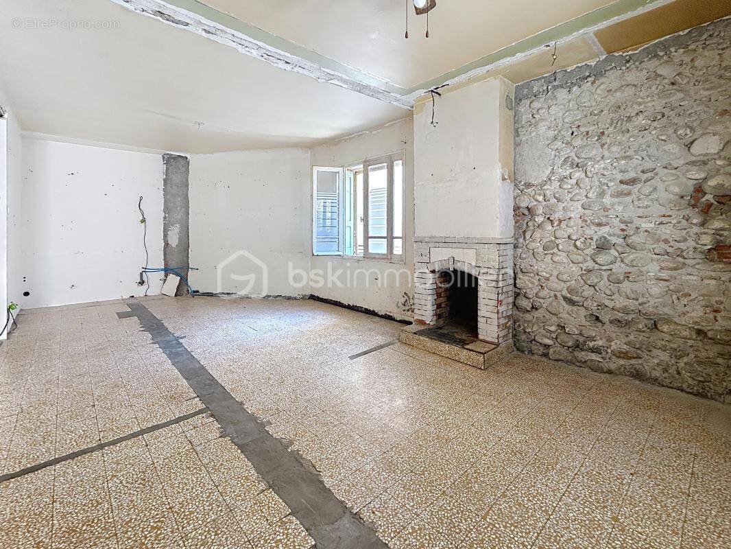 Maison à PEZILLA-LA-RIVIERE