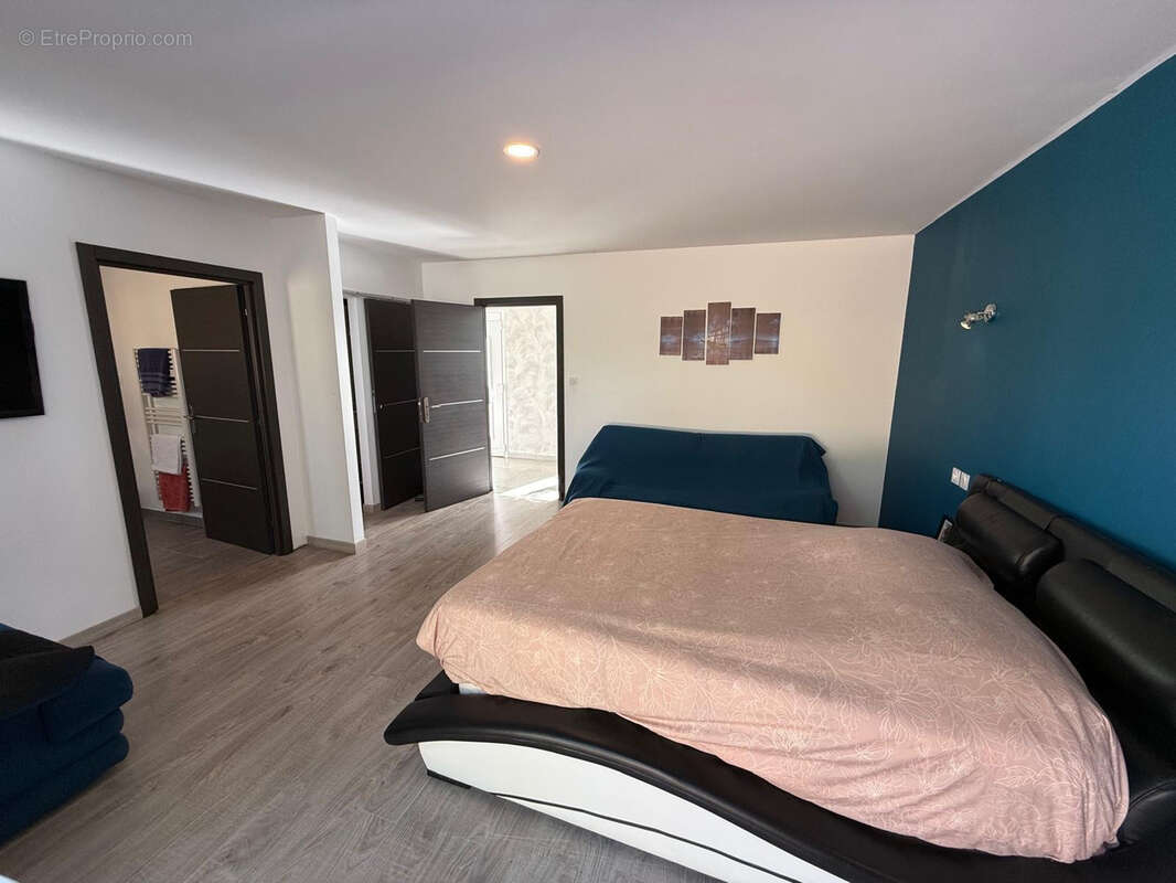 Maison à BAGNOLS-EN-FORET