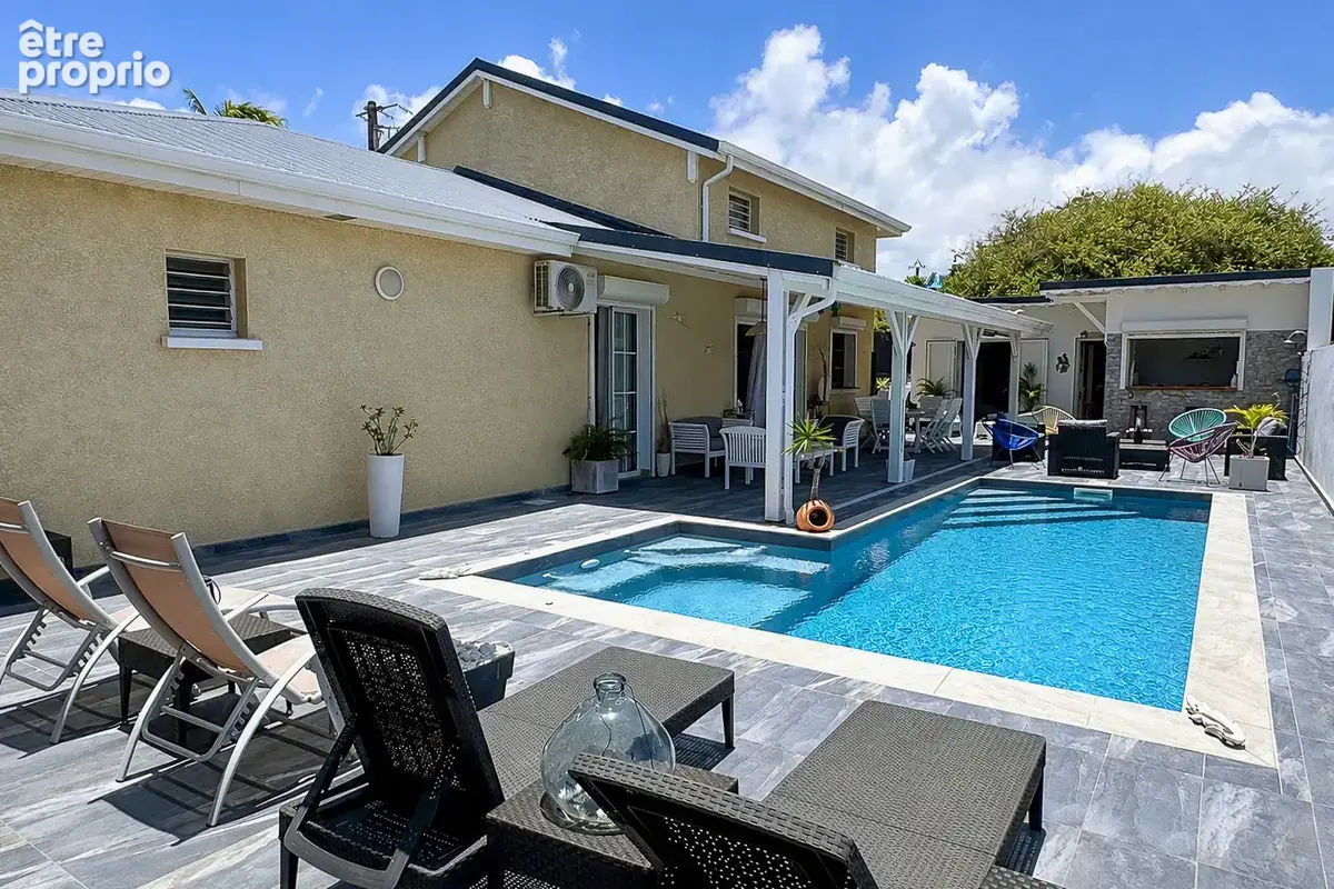 LE MOULE   Villa neuve 2023 avec dépendance, piscine et vue mer - photo 2