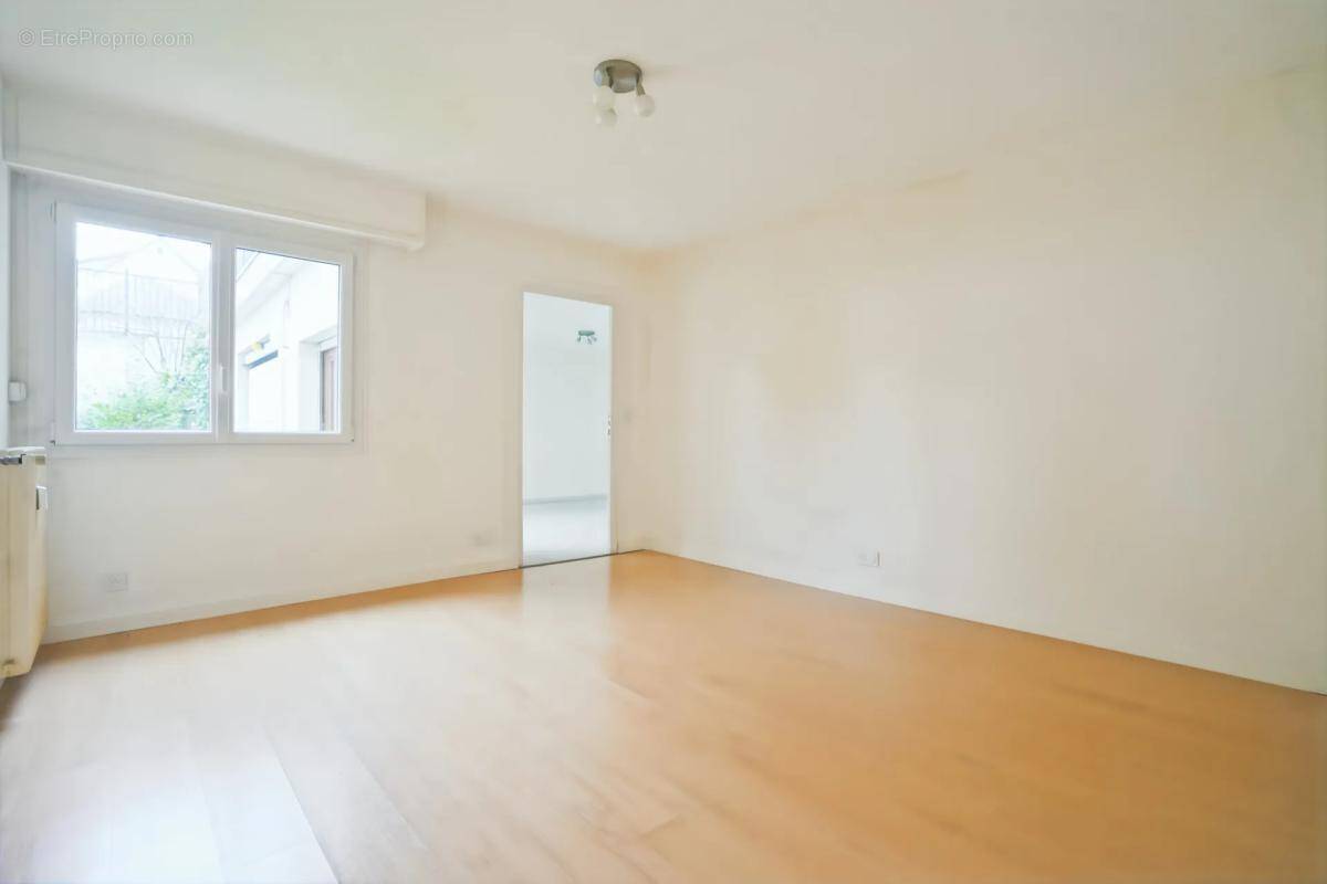 Appartement à FRESNES