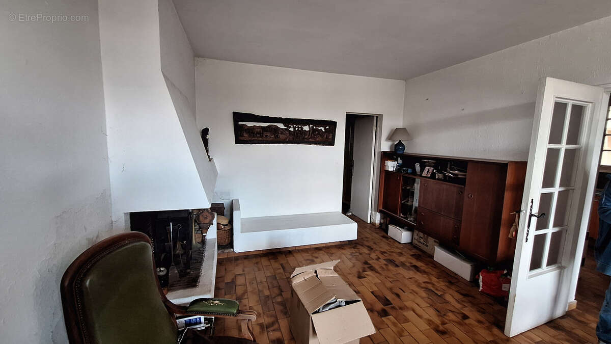 Appartement à SAINT-CYR-SUR-MER