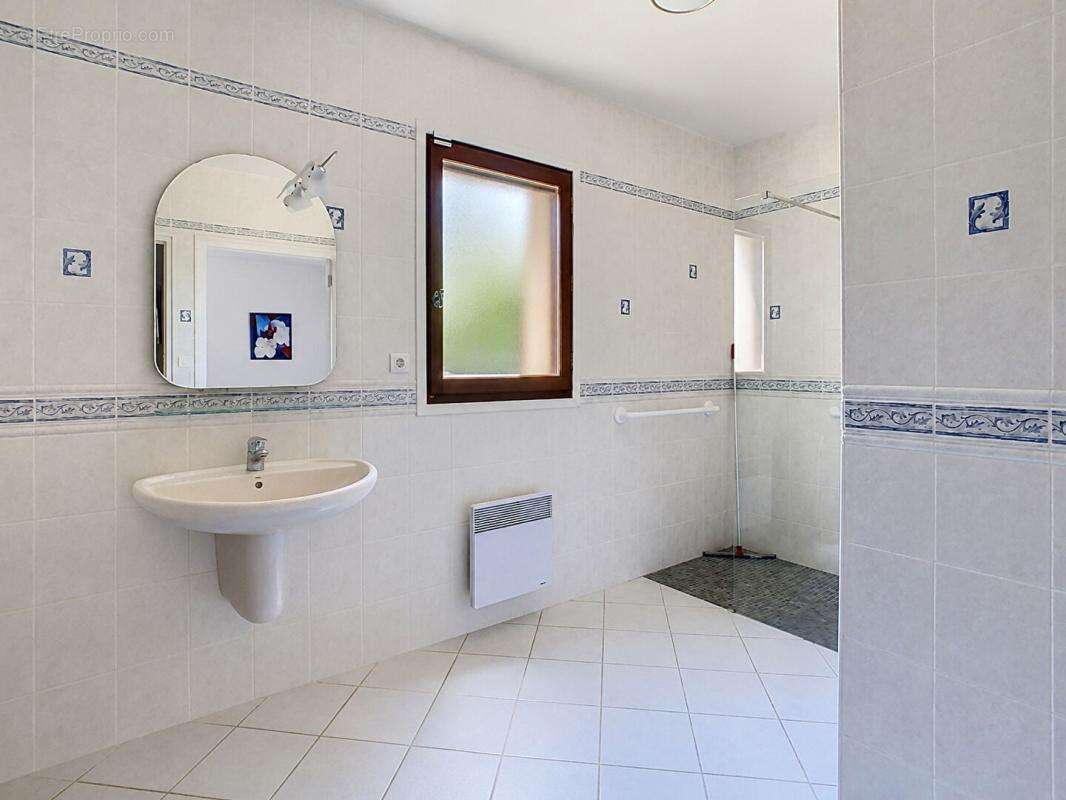 Belle maison contemporaine avec 5 chambres et piscine - photo 9