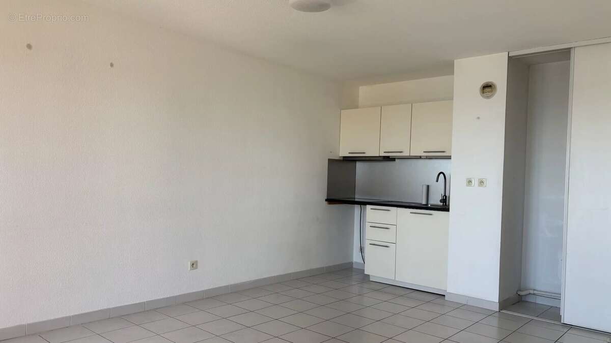 T2 Vue mer - Terrasse - Plein Sud - Parking - Emplacement rare - Port-de-Bouc Plaisance - photo 4