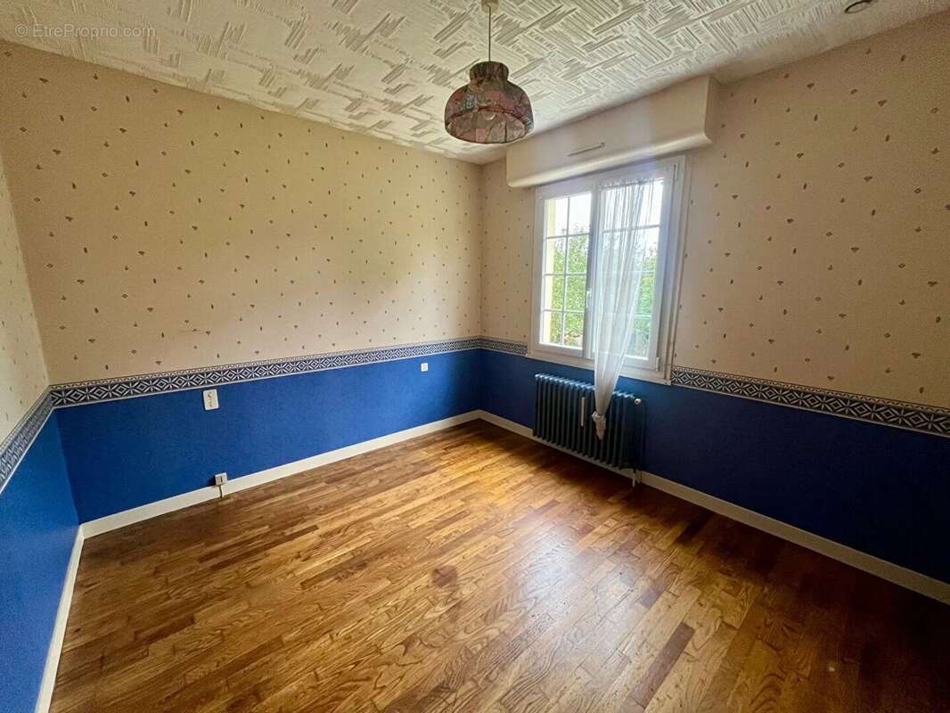 Maison à MONTREUIL-SOUS-PEROUSE