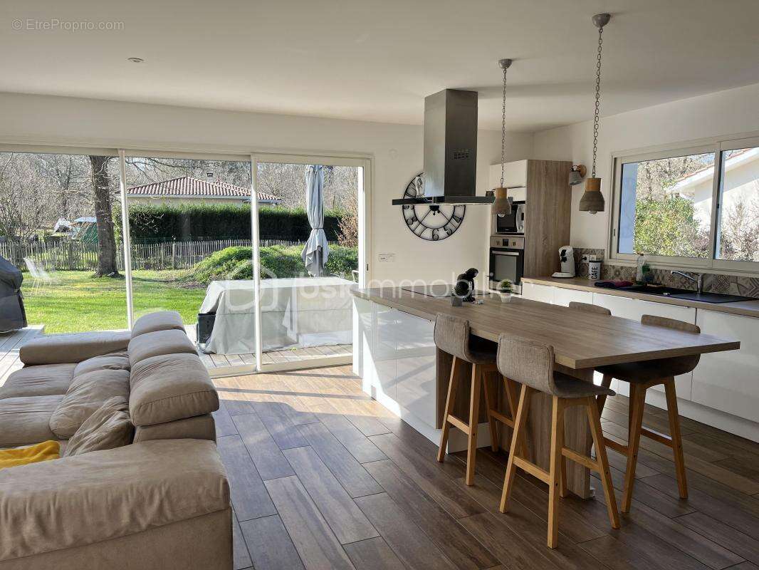 Maison à GRAYAN-ET-L'HOPITAL