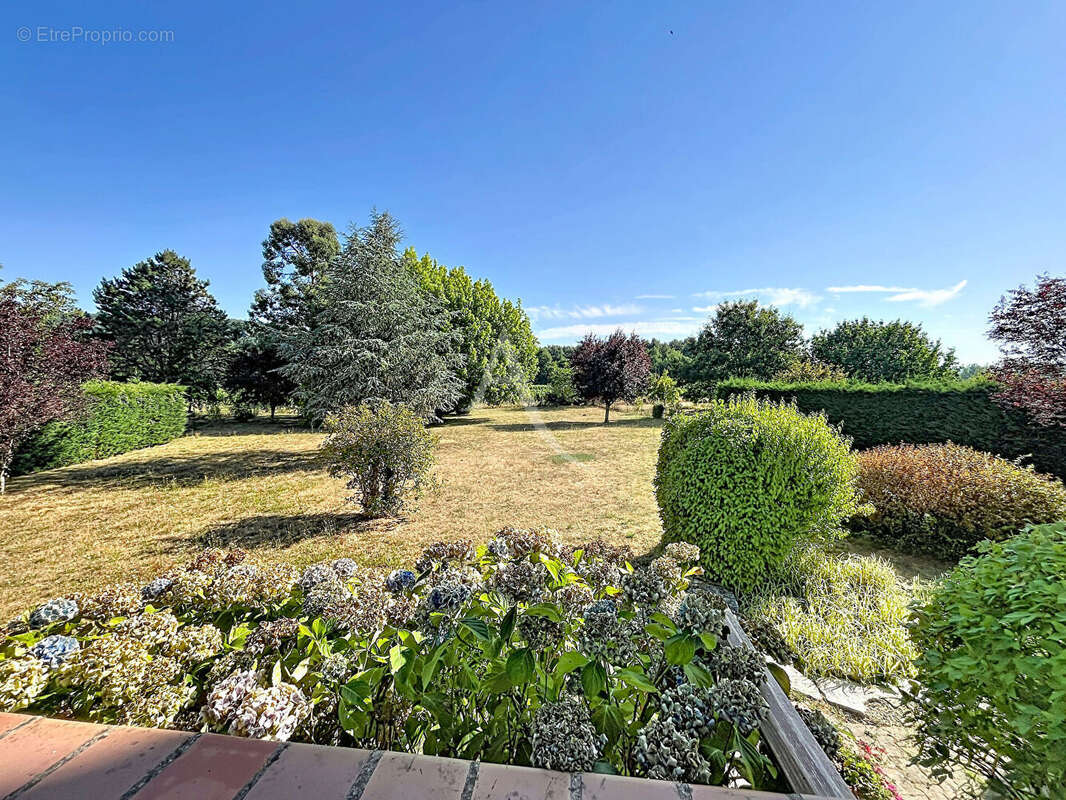 Maison plain pied de 229 m² avec 5 chambres, sous-sol complet, double garage et jardin clos à 3 minutes de Prayssac - photo 3