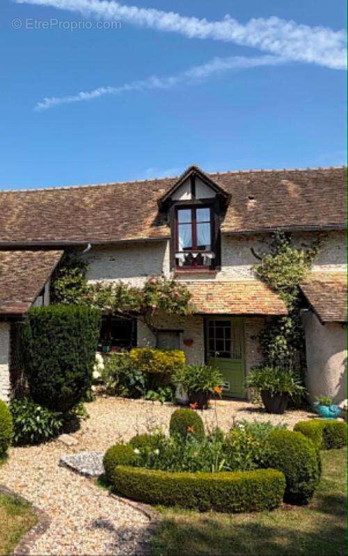 Maison à HOUDAN