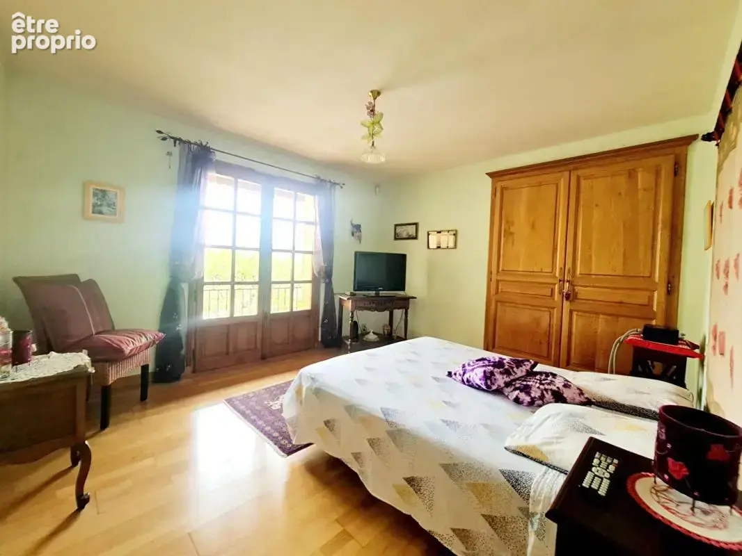 ALES - Villa 220m² avec piscine & pool house - 4 chambres- Proche commerces - photo 9