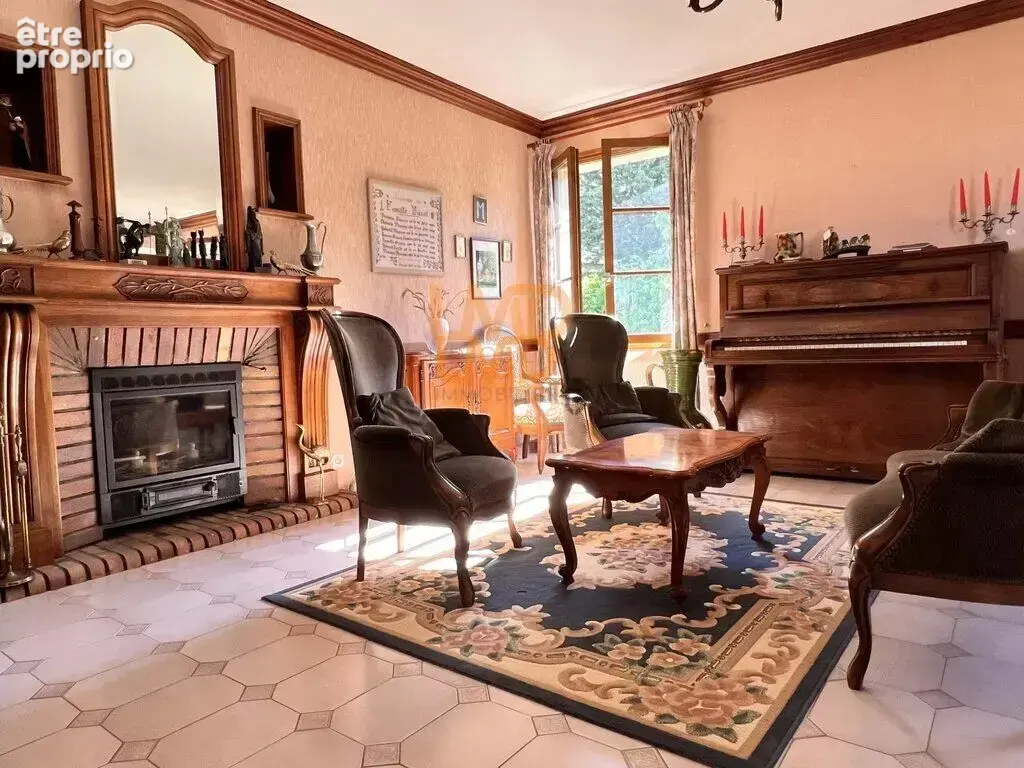 Spacieuse maison familiale de 6 pièces avec piscine et terrain a - photo 6