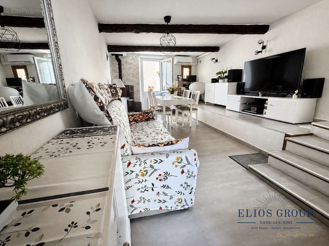 Maison 100 m² à Nans-Les-Pins  - photo 2