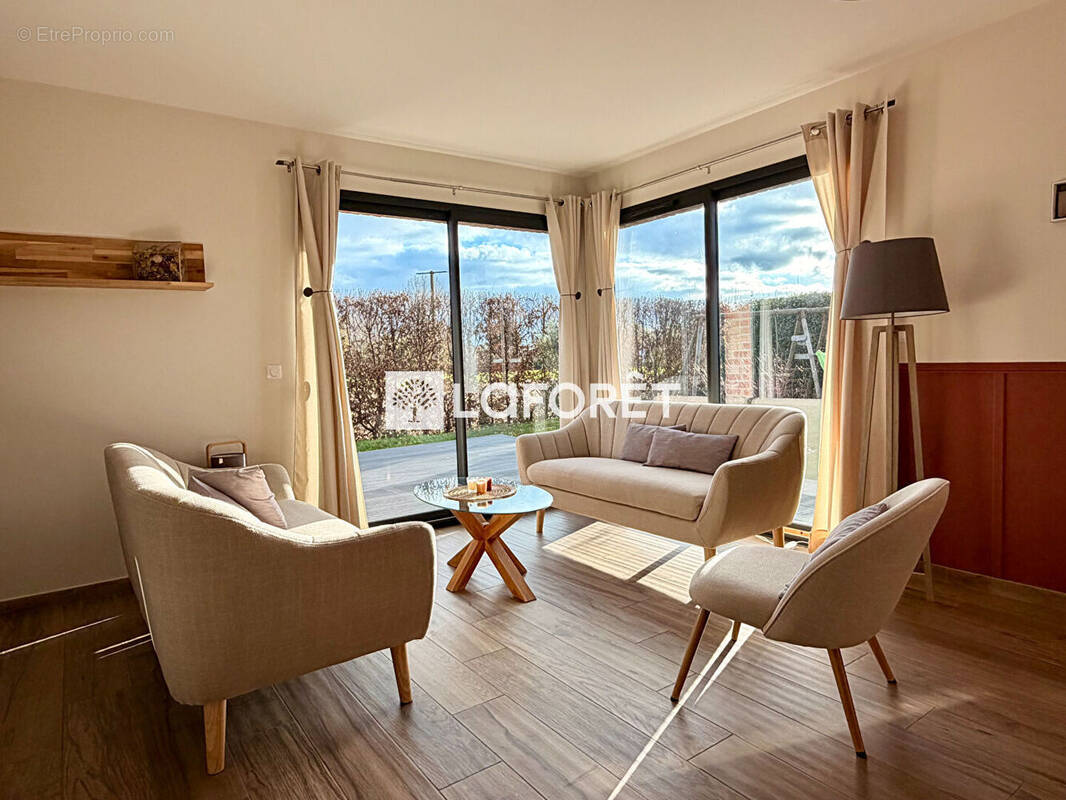 Maison à PERONNE-EN-MELANTOIS