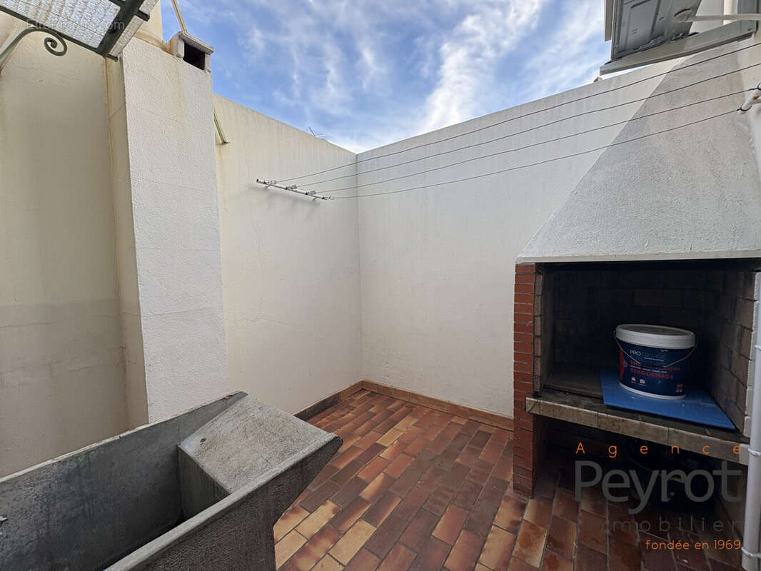 Maison à SAINT-LAURENT-DE-LA-SALANQUE