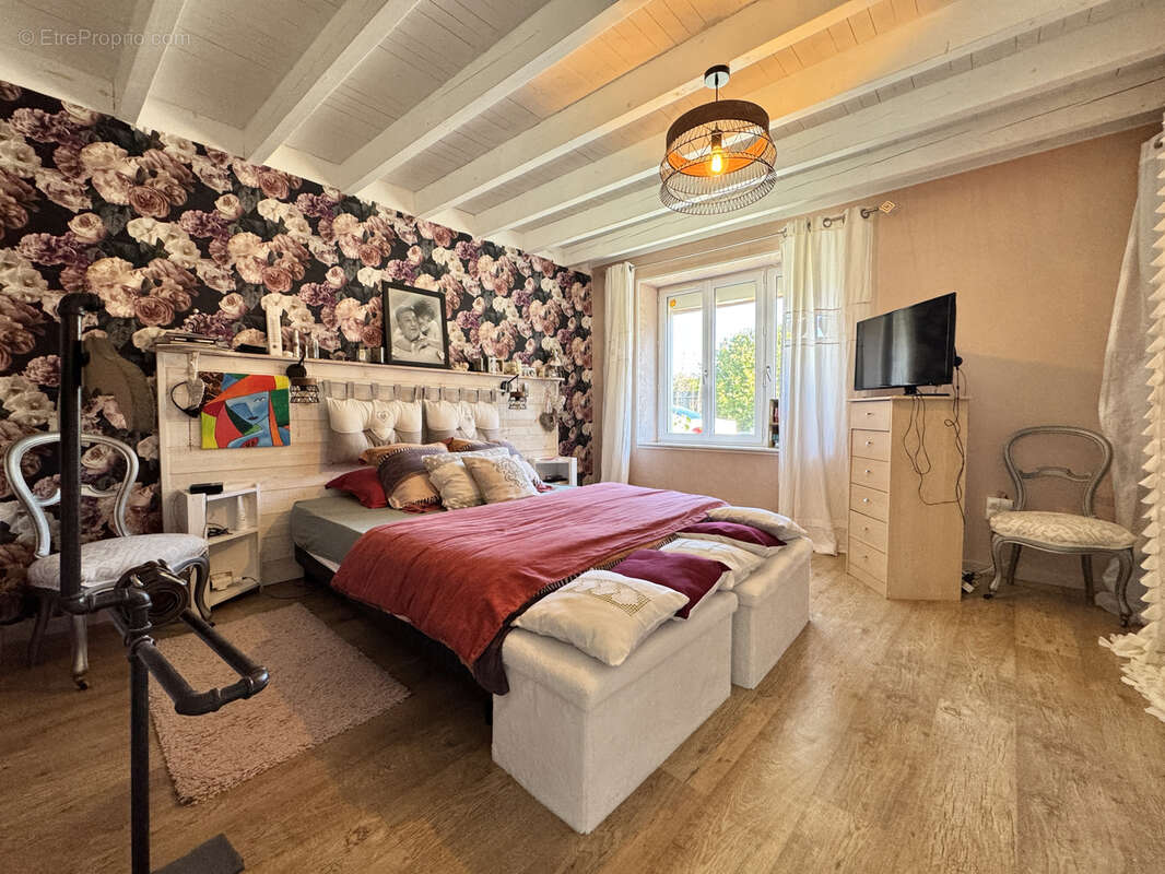 Maison à BARBEZIEUX-SAINT-HILAIRE