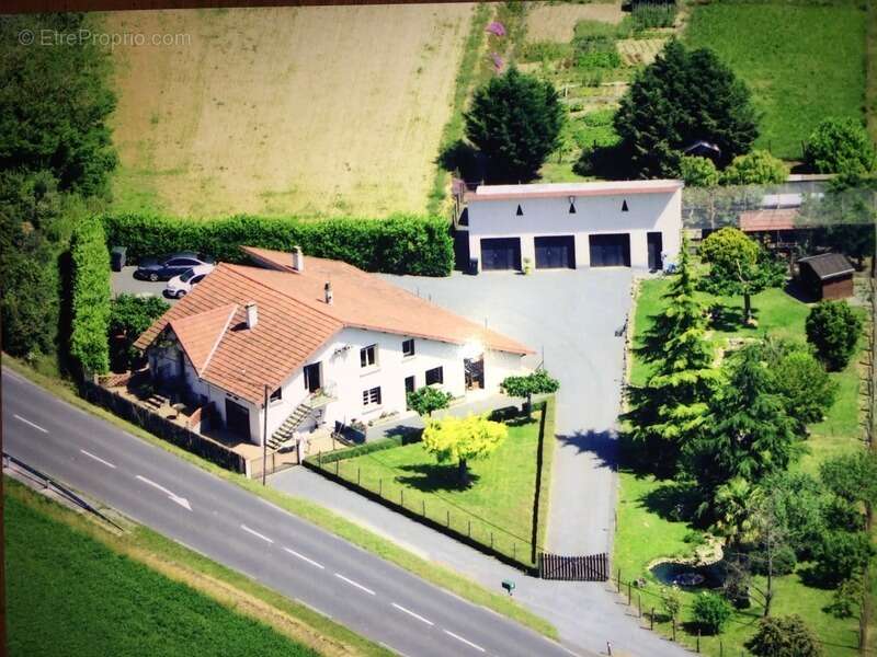 Maison à LABESSIERE-CANDEIL