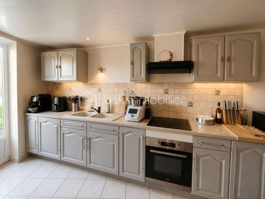Corps de ferme de 210 m² avec appartement indépendant et plus de 440 m² de dépendances - photo 3