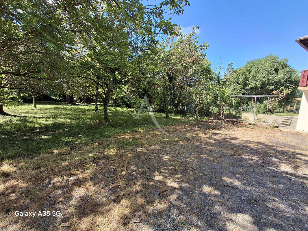 Maison L Isle Jourdain sur presque 3590 m² de terrain - photo 15