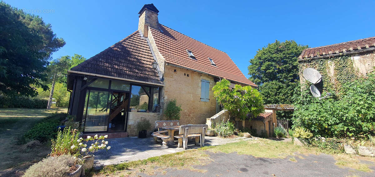 Maison à BLANQUEFORT-SUR-BRIOLANCE