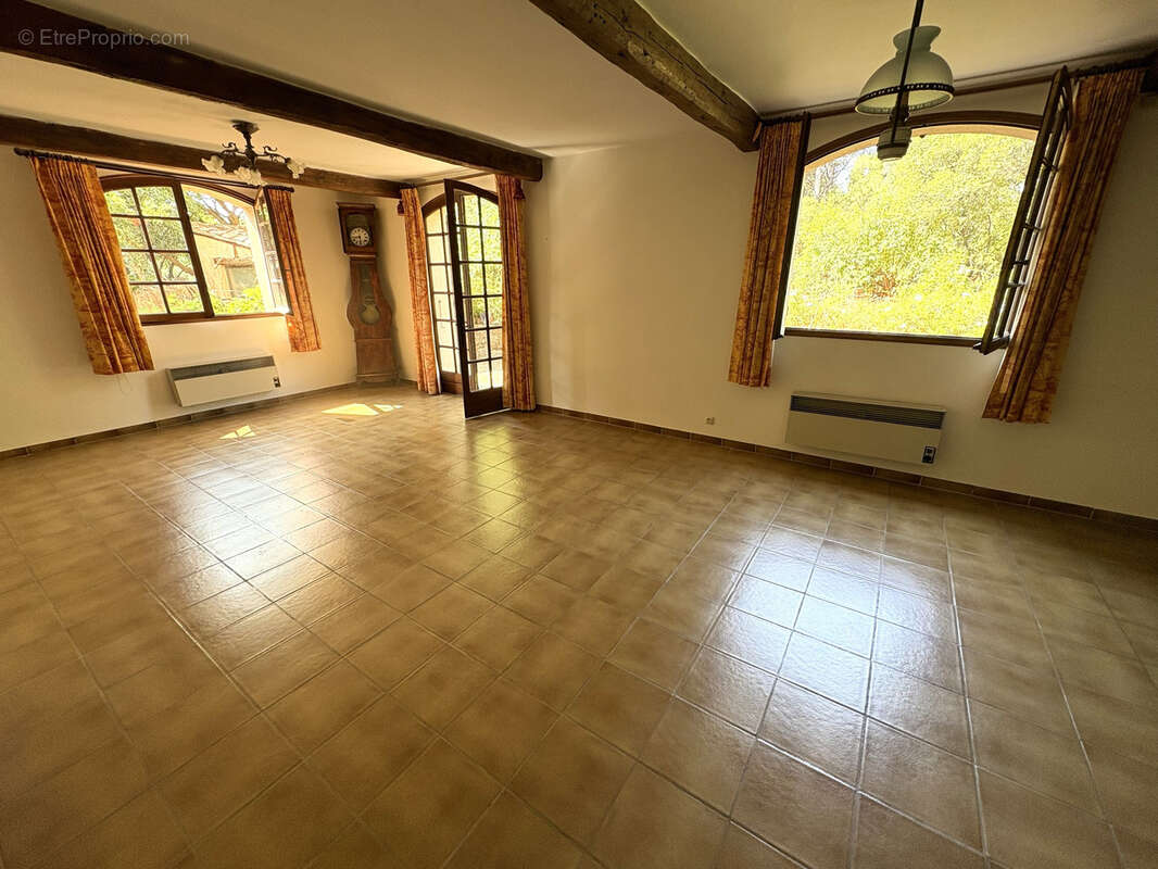 Maison 6 pièces, 4 chambres, Vue dégagée - Toulon Ouest Les Arènes - photo 4