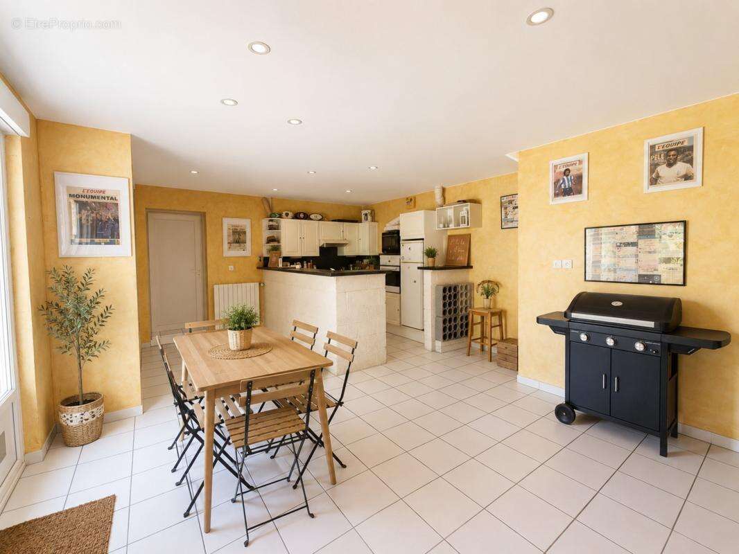 Maison à vendre 8 pièces LES MARTRES DE VEYRE (63) - photo 6