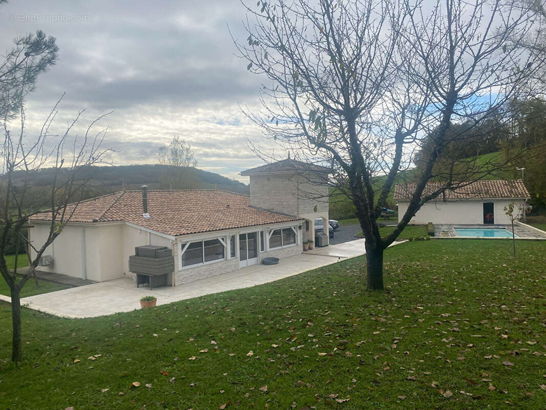 Maison à LA SAUVETAT-DE-SAVERES