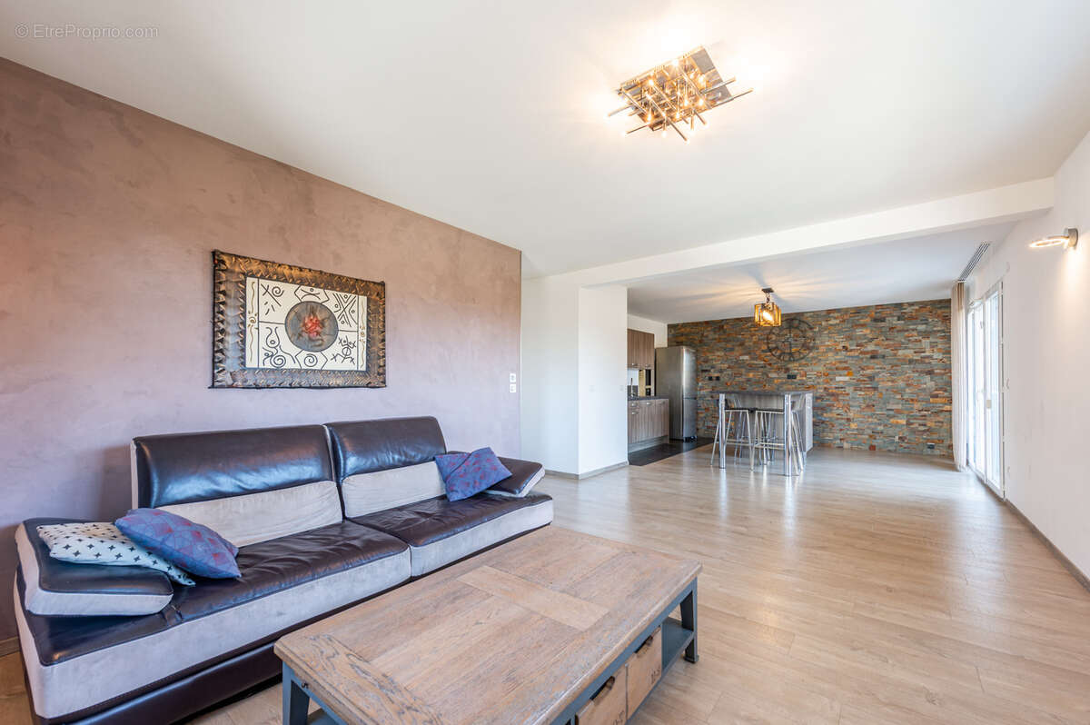 Appartement à SEYNOD