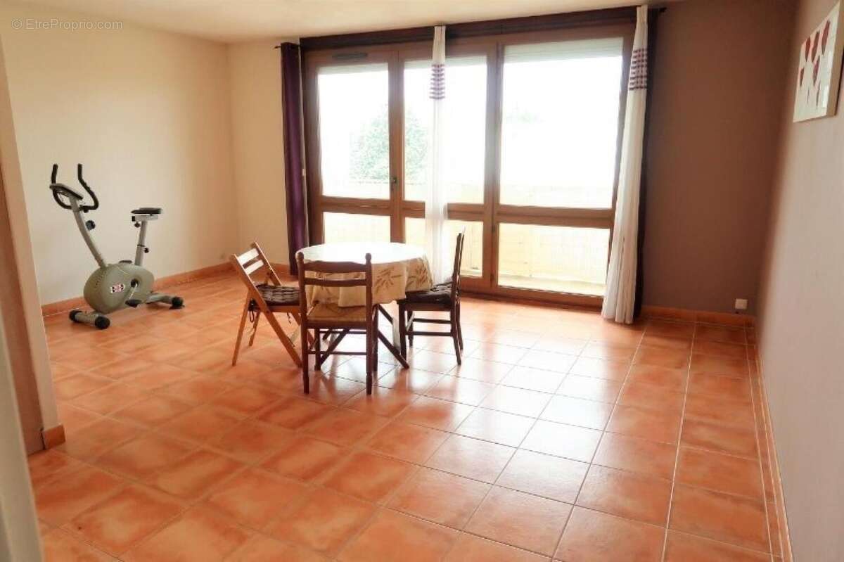Appartement 64 m² à Chilly-Mazarin  - photo 2