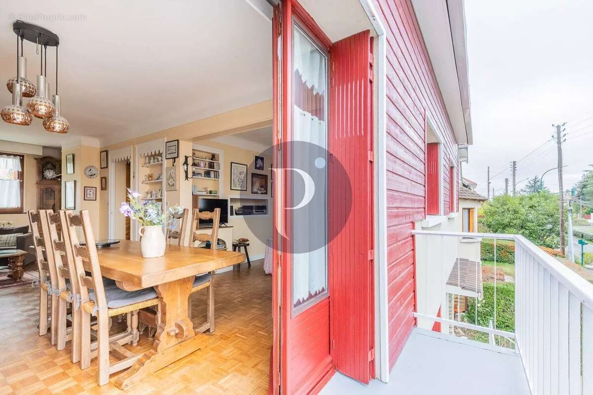 Maison à VERRIERES-LE-BUISSON