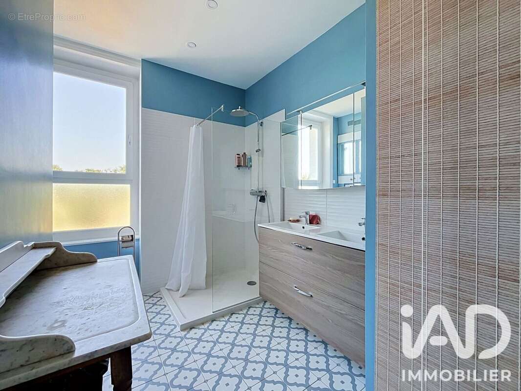 Maison 170 m² à Saint-Jodard  - photo 4
