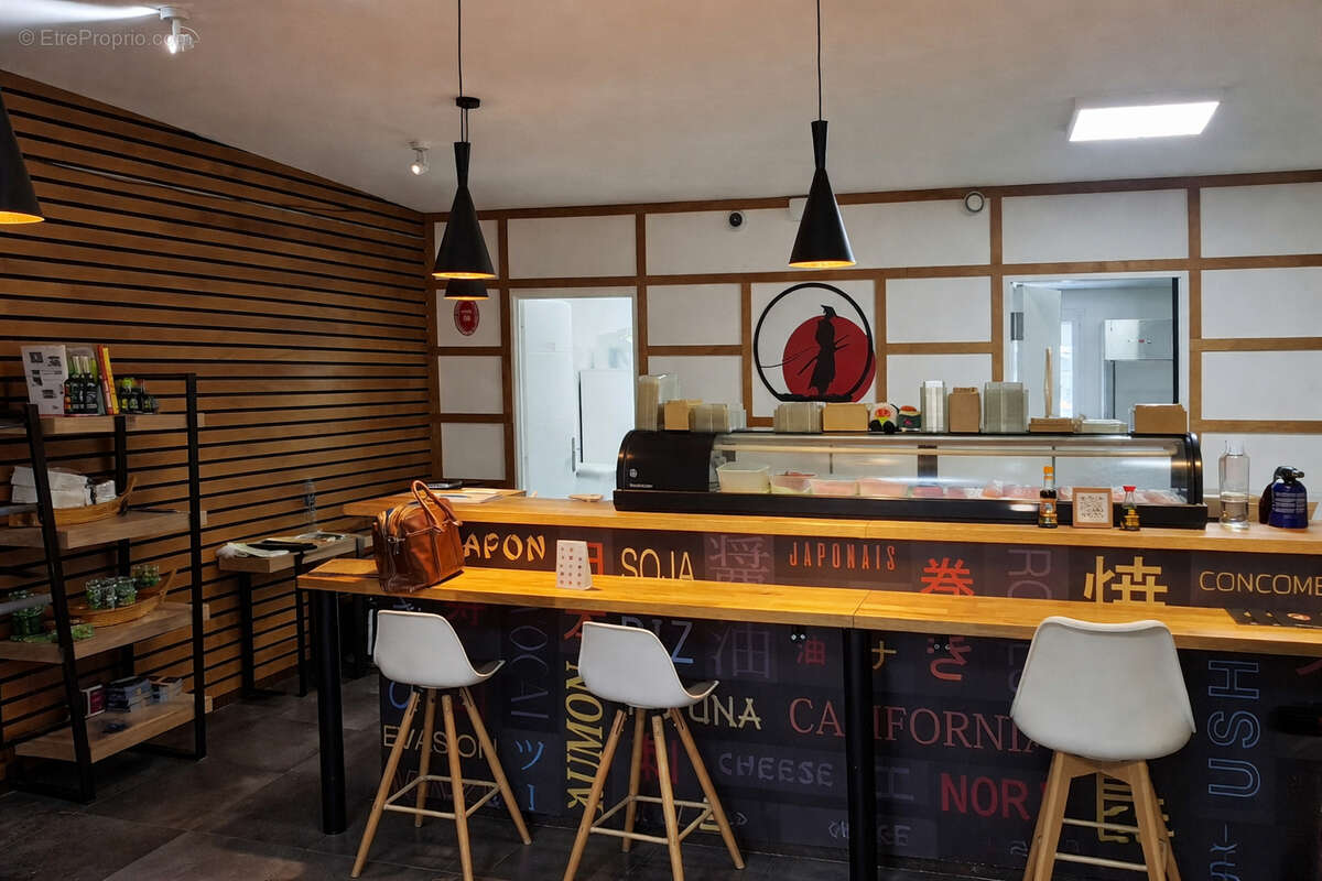 Commerce à COTIGNAC