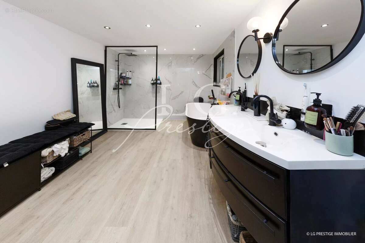 Maison à MANDELIEU-LA-NAPOULE