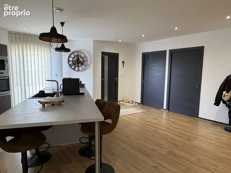 STANDING CHAMBRES SEJOUR MAISON TERRAIN SALLE DE BAIN CUISINE
