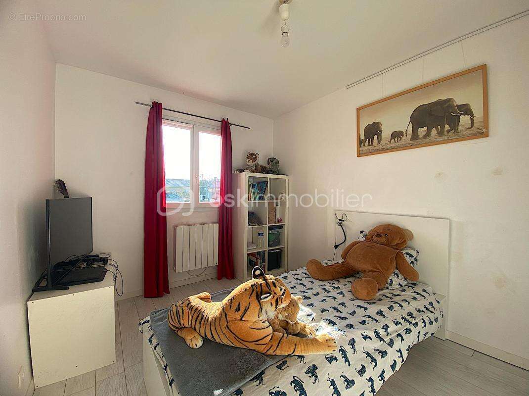 Superbe maison de plain-pied en fond de lotissement (terrain piscinable et arboré) avec possibilité de construire 150m2 habitabl - photo 9