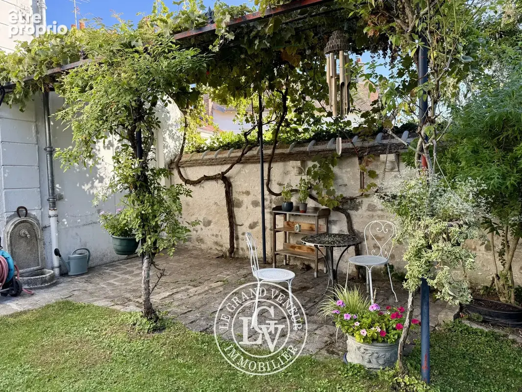 Fontainebleau – élégante maison bourgeoise de 227 m² avec jardin, véranda et garage - photo 4