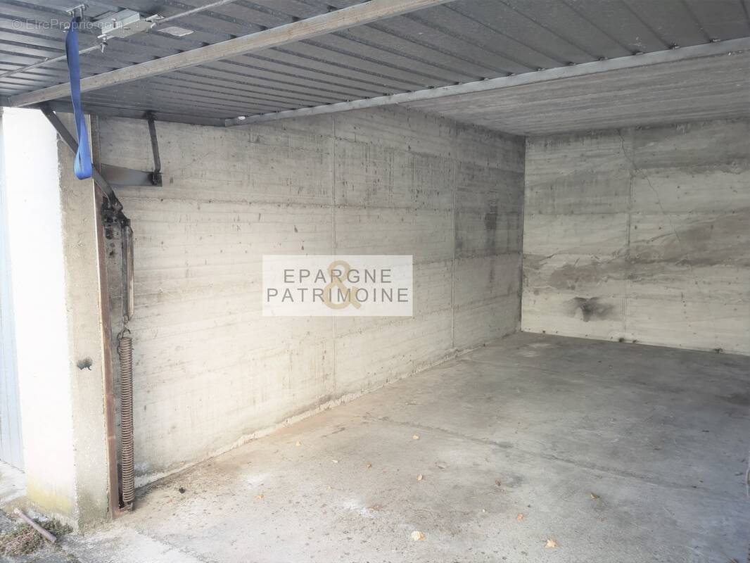 Parking 17 m² à Bourgoin-Jallieu  - photo 2