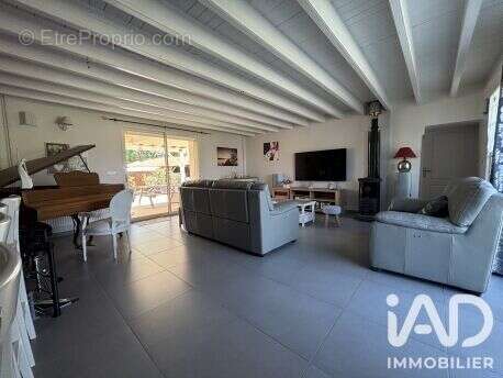 Maison 215 m² à La Taillee  - photo 5