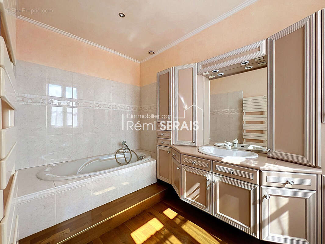 Maison bourgeoise à vendre à PUTANGES LE LAC - photo 10