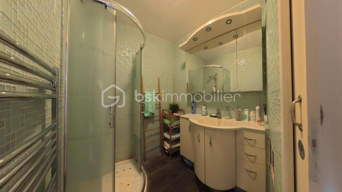 Appartement à VALLAURIS