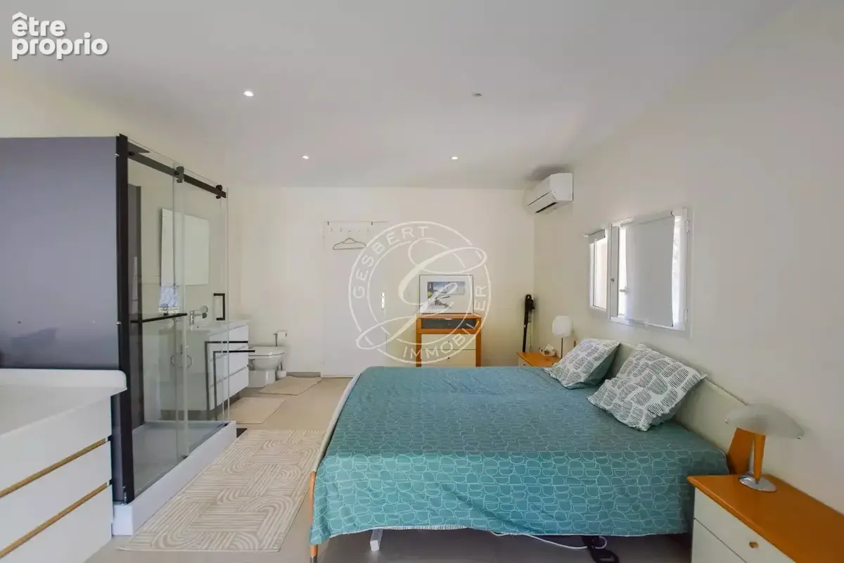 A VENDRE LORGUES - Villa traditionnelle avec piscine et vue dégagée - photo 20