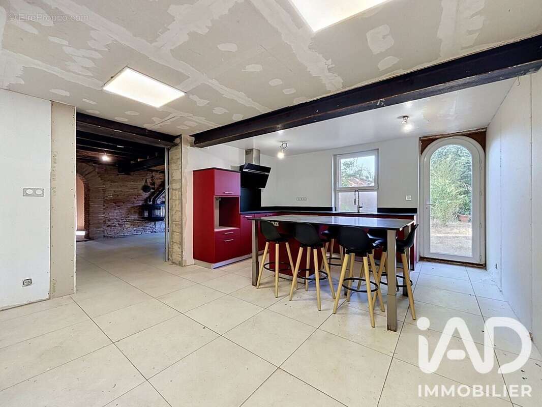 Maison 260 m² à Aurin  - photo 7