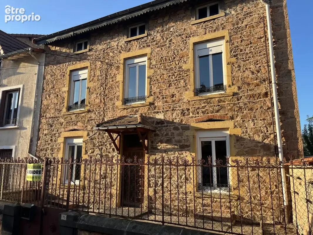 Maison à COURS-LA-VILLE